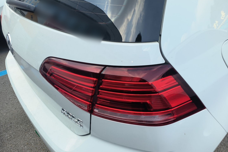 Volkswagen Golf 2018 car image #8