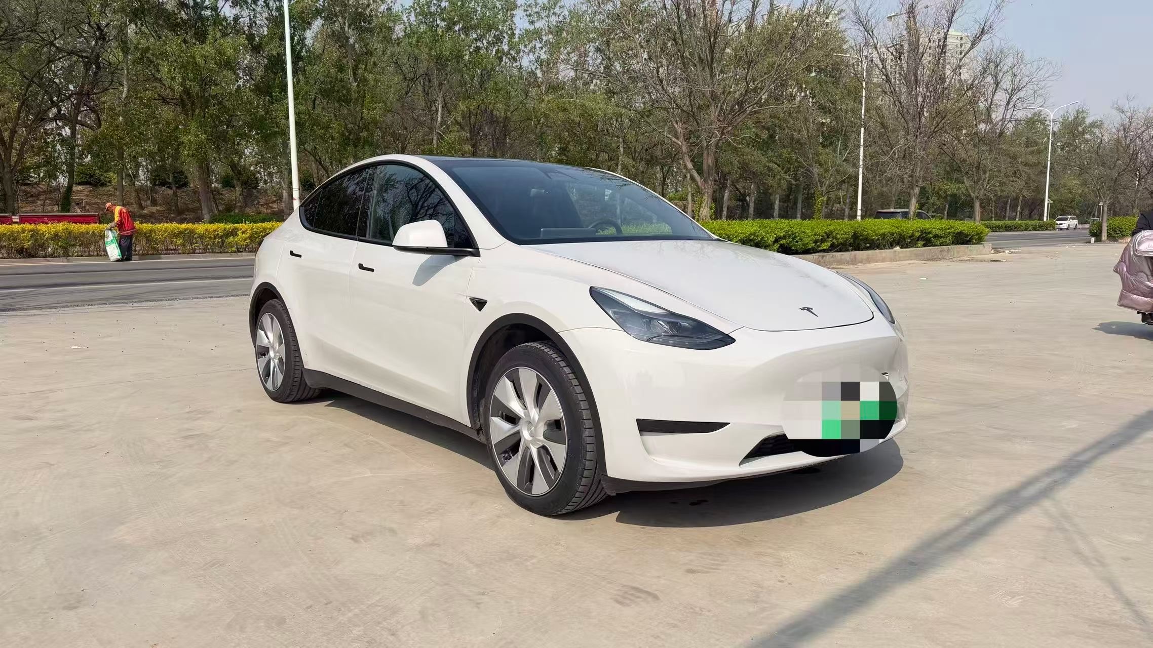 Tesla Model Y 2023 #3 Tesla Model Y 2023 car image #3