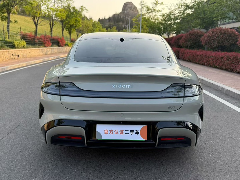 MI SU7 2024 immagine di auto #5