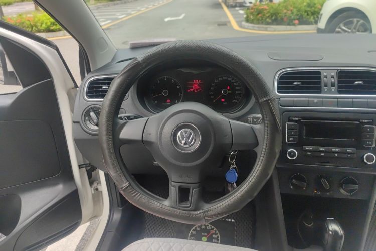 Volkswagen Polo 2012 #15 Volkswagen Polo 2012 car image #15