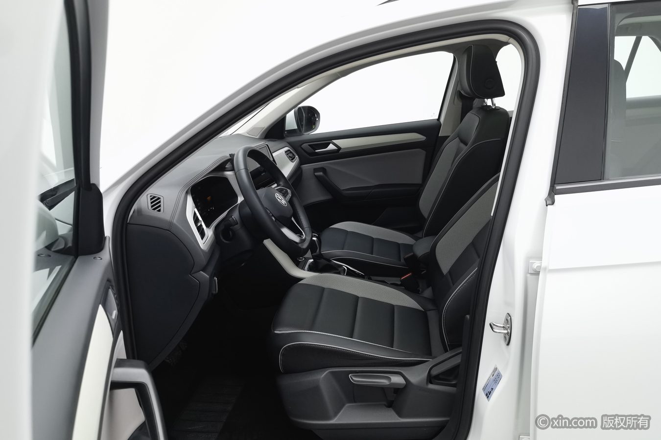 Volkswagen T-Roc 2023 #10 Volkswagen T-Roc 2023 car image #10