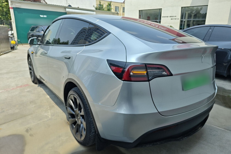 Tesla Model Y 2023 #5 Tesla Model Y 2023 immagine di auto #5