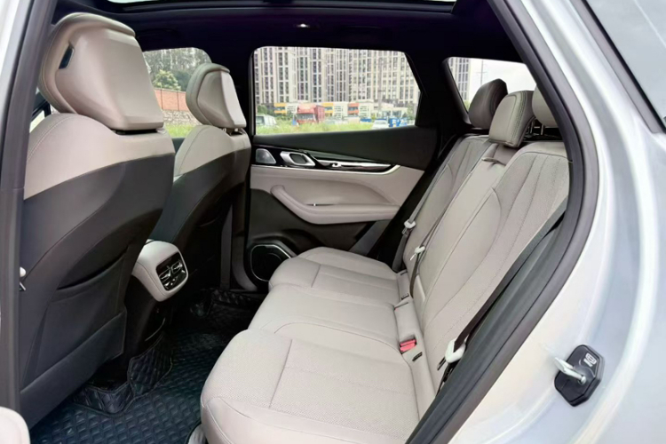 GEELY Boyue L 2026 #12 GEELY Boyue L 2026 car image #12