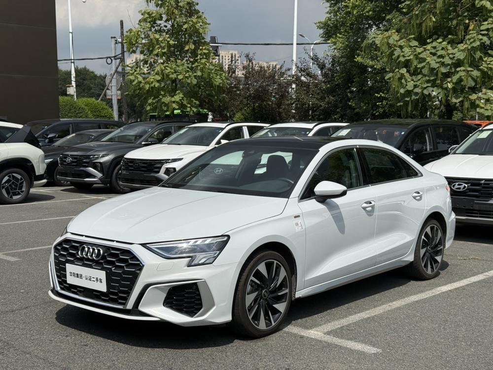 Audi A3 2024 immagine di auto 