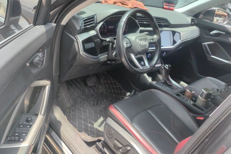 Audi Q3 2020 car image #18