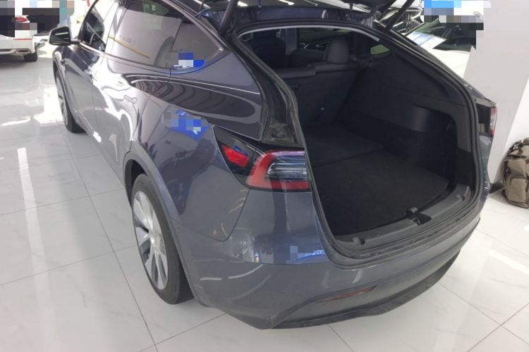 Tesla Model Y 2023 car image #5