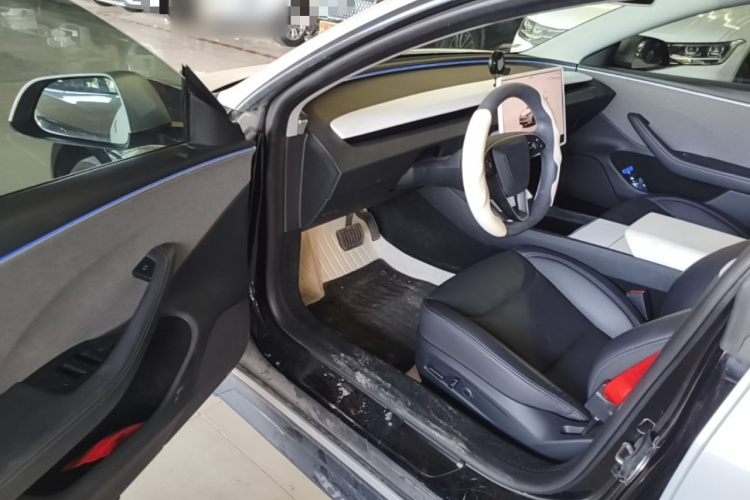 Tesla Model 3 2024 car image #16