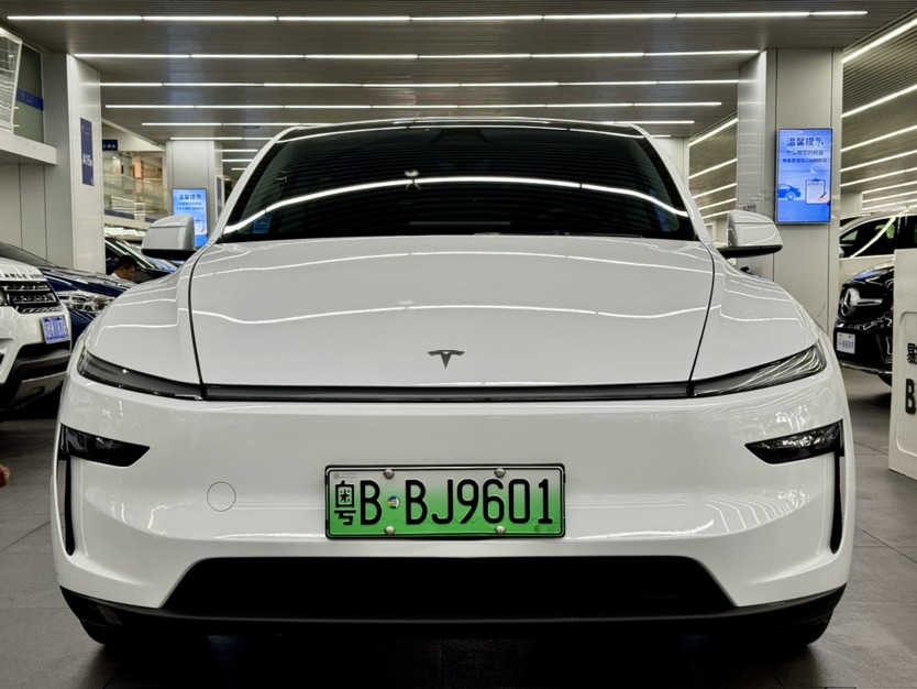 Tesla Model Y 2025 #2 Tesla Model Y 2025 car image #2
