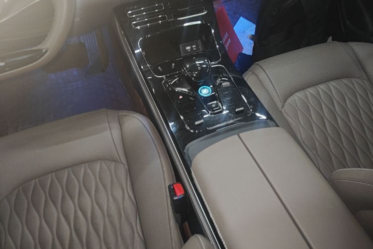 BYD Han 2023 car image #18