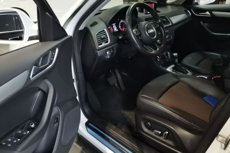 Audi Q3 2017 imagem de carro #18