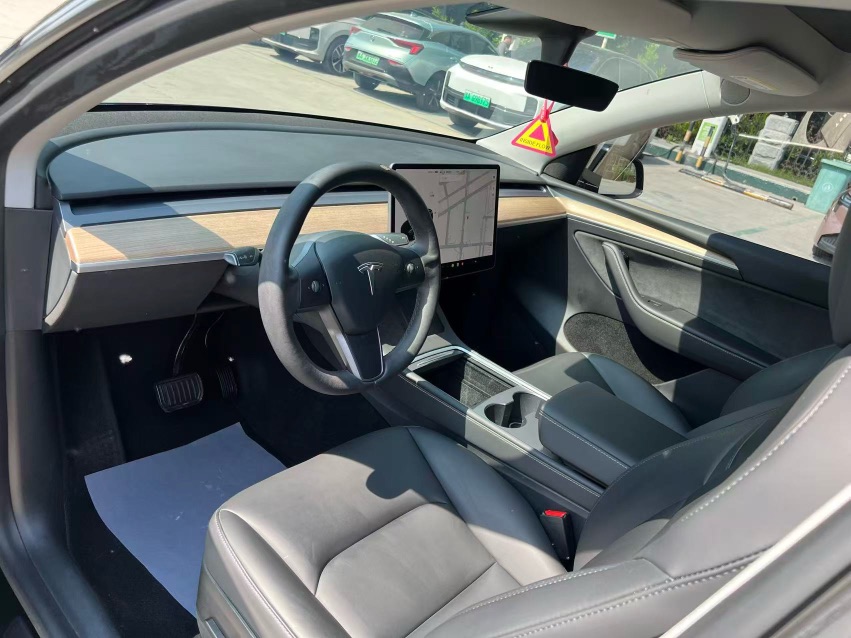 Tesla Model Y 2022 car image #8