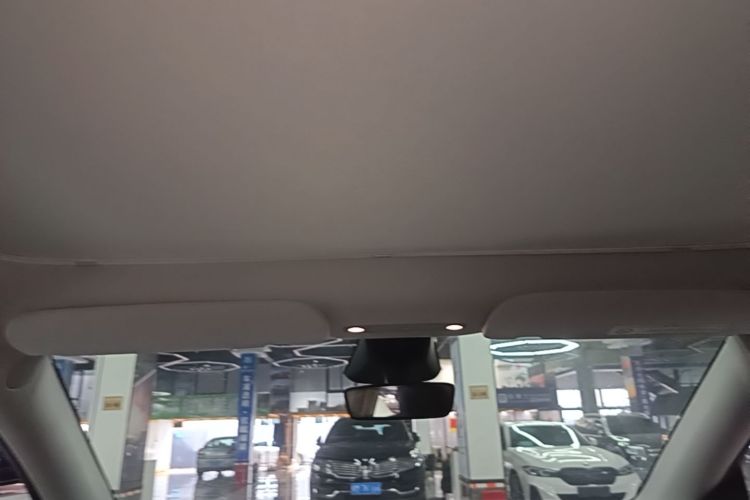 Tesla Model Y 2024 car image #18