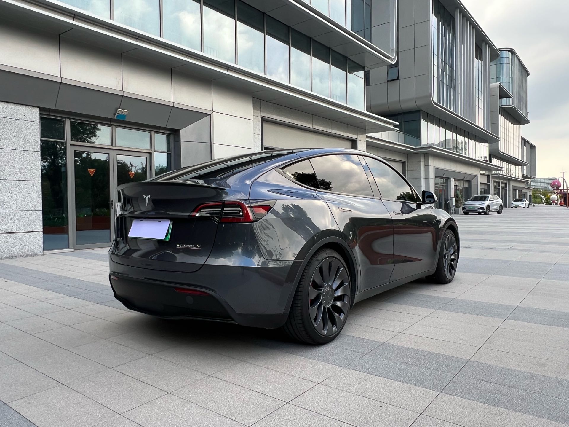 Tesla Model Y 2023 car image #5