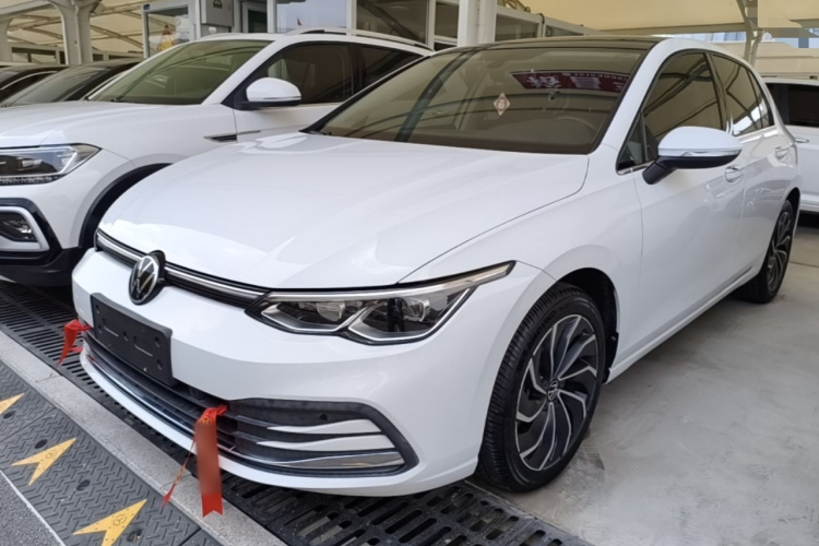 Volkswagen Golf 2021 car image #2