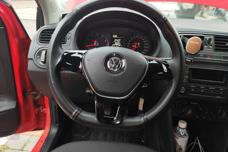 Volkswagen Polo 2017 car image #12