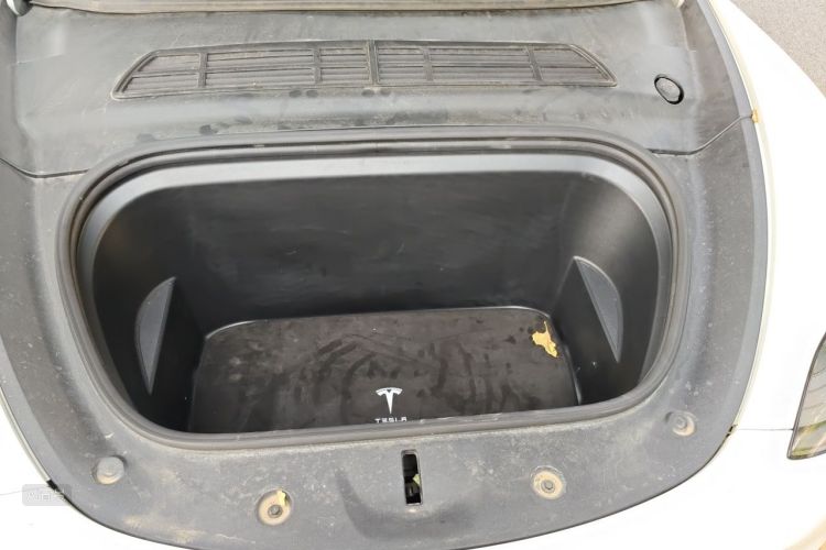 Tesla Model Y 2023 car image #22