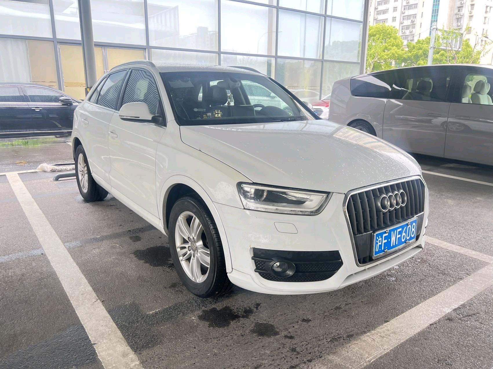 Audi Q3 2023 car image #2