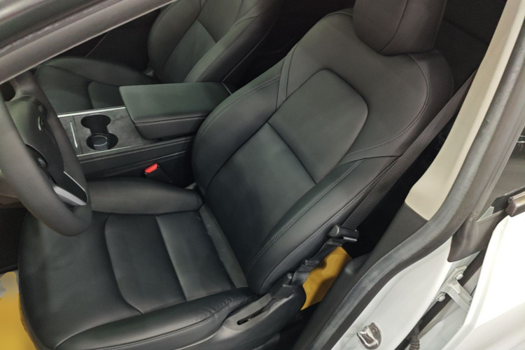 Tesla Model Y 2022 immagine di auto #15