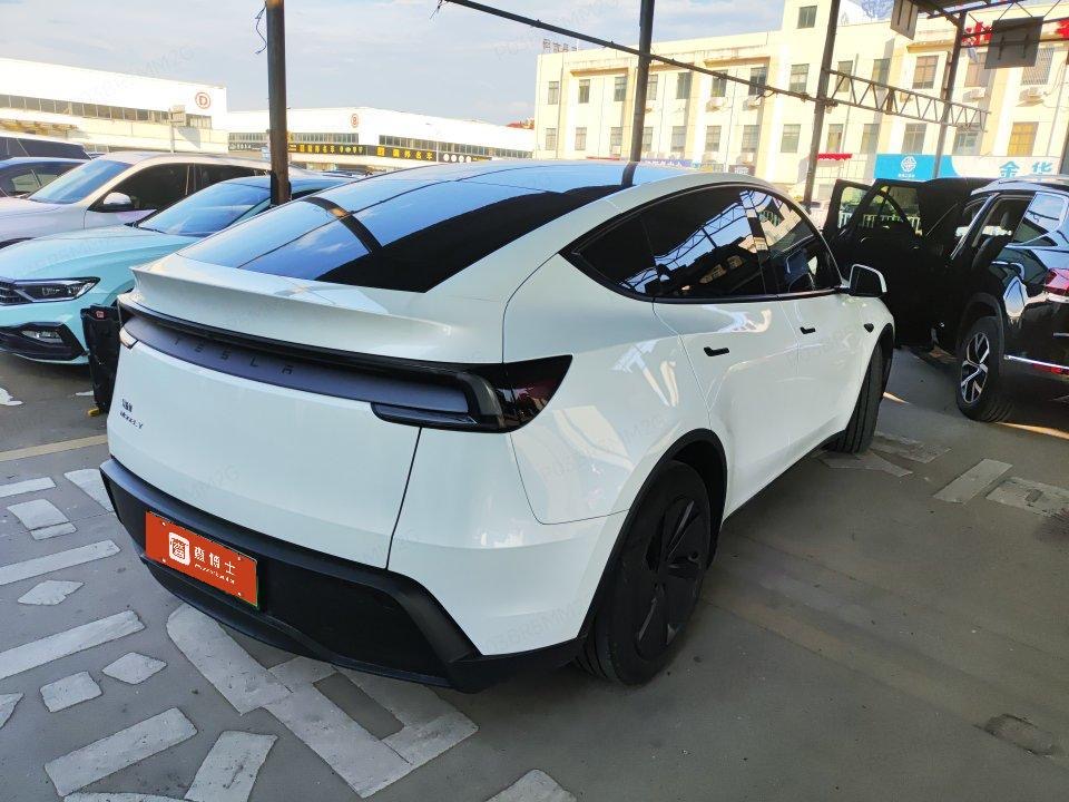 Tesla Model Y 2025 car image #3