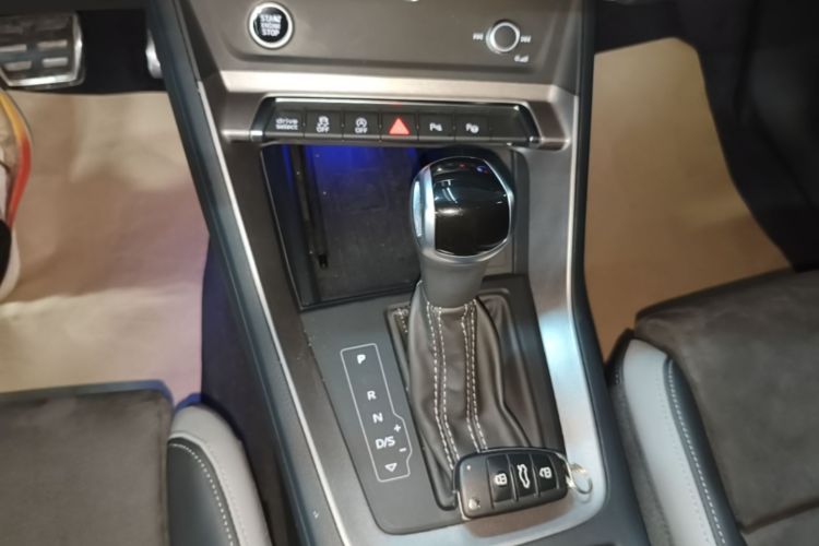 Audi Q3 2022 car image #18