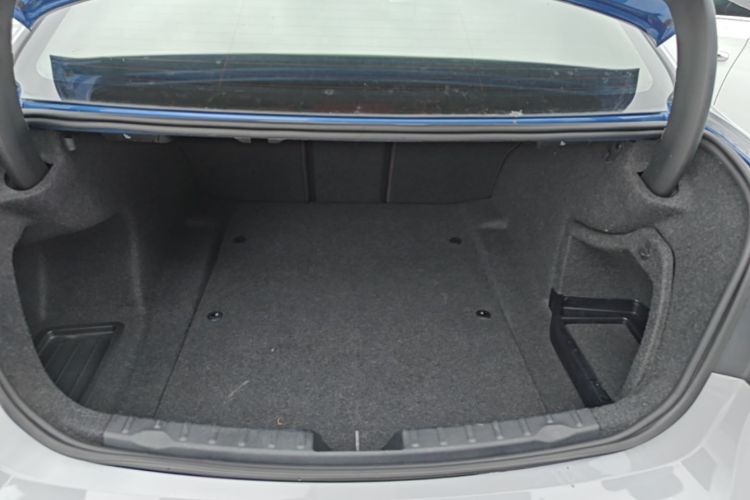 BMW 3 Series 2019 car image #19
