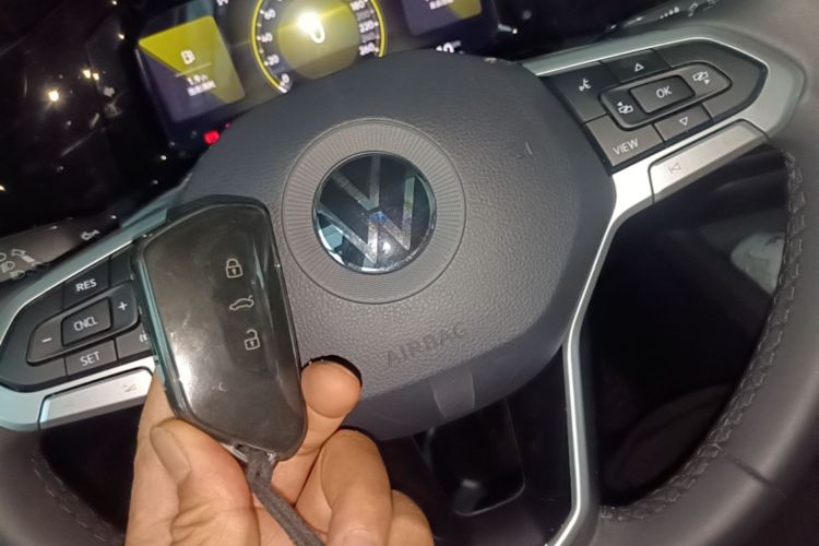 Volkswagen Golf 2024 car image #9