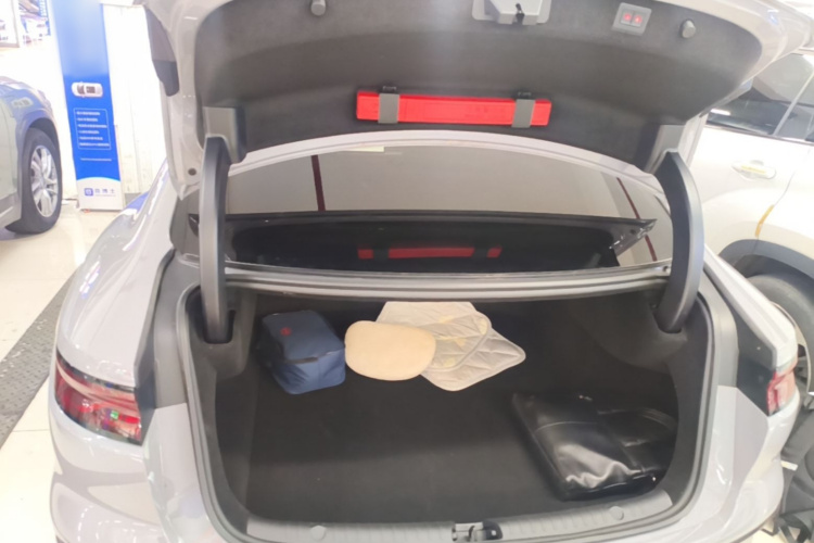 BYD Han 2024 immagine di auto #19