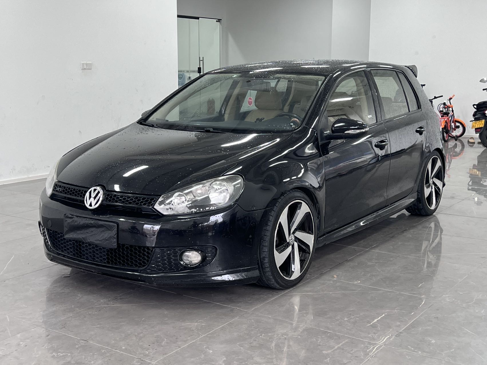 Volkswagen Golf 2012 car image 