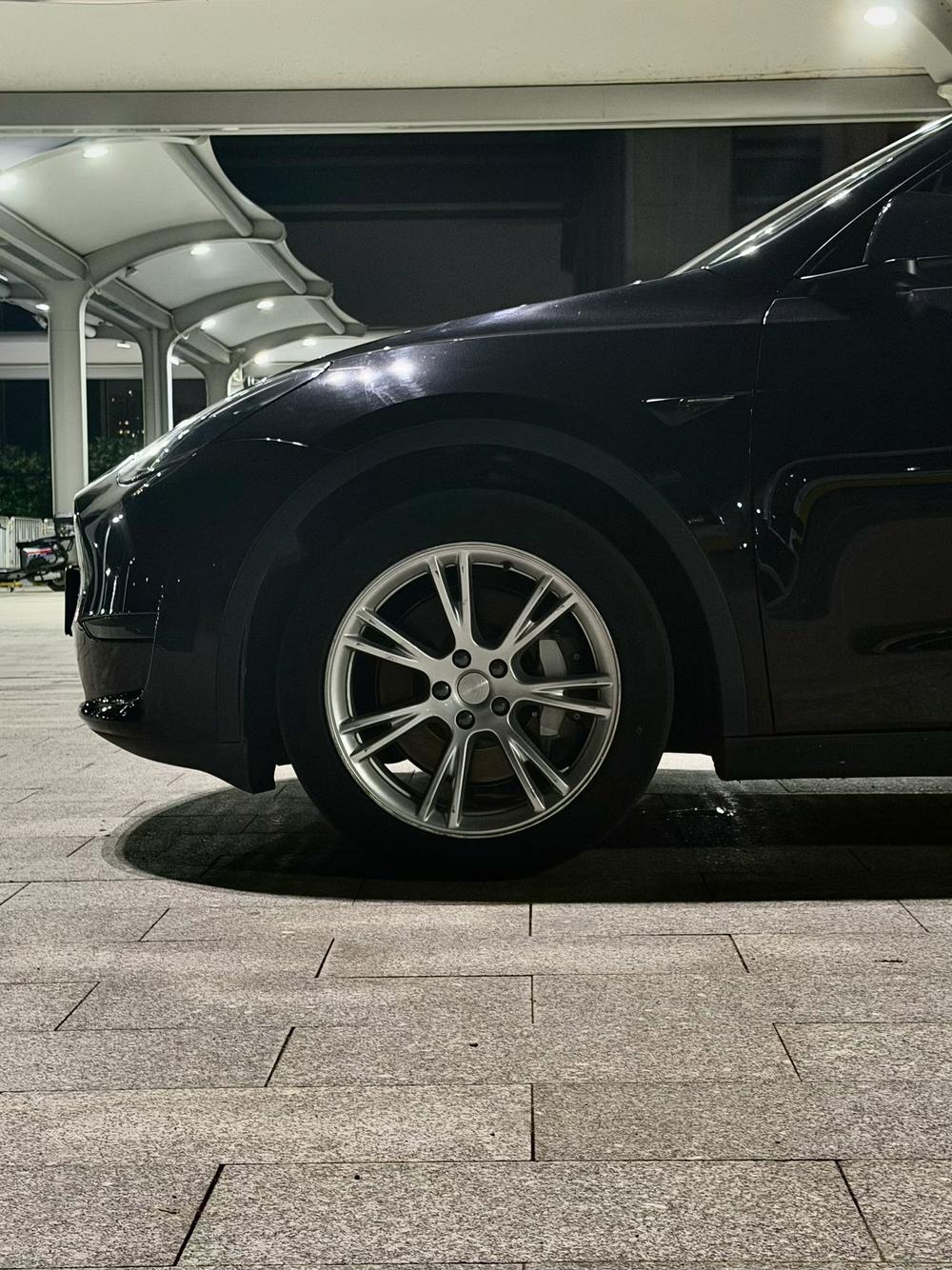 Tesla Model Y 2023 #4 Tesla Model Y 2023 car image #4