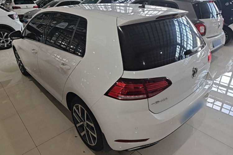 Volkswagen Golf 2020 car image #5