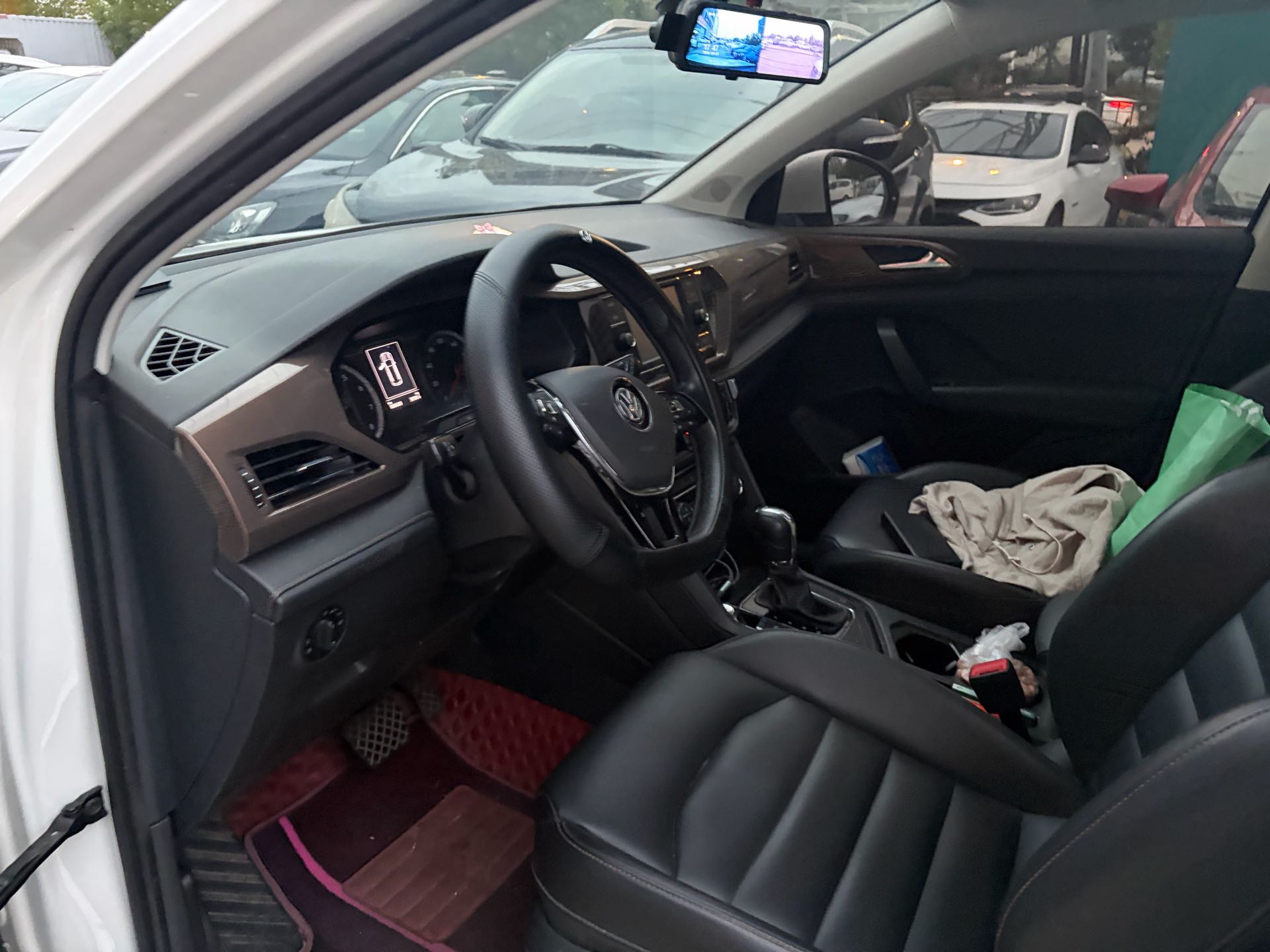 2019 car image #2
