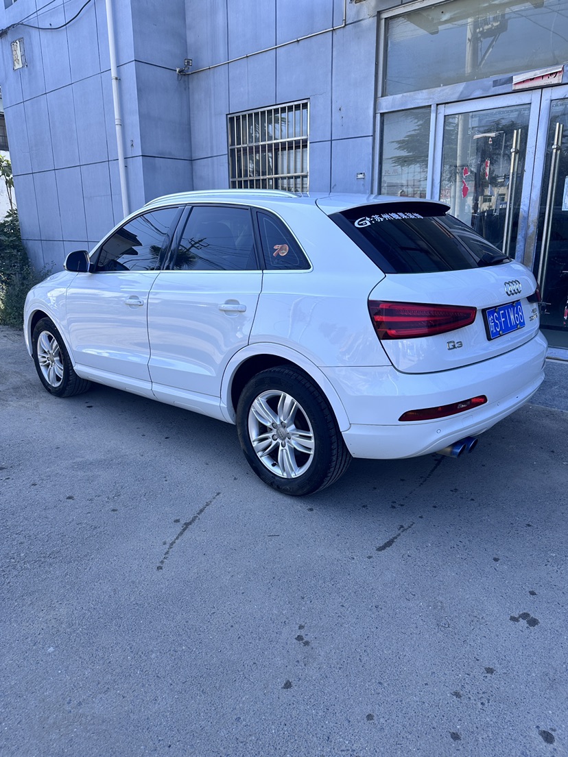 Audi Q3 2015 car image #6
