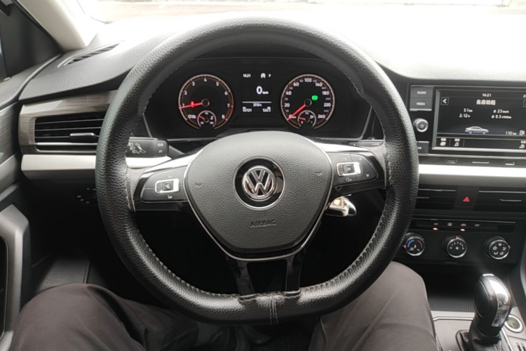 Volkswagen Lavida 2020 car image #11