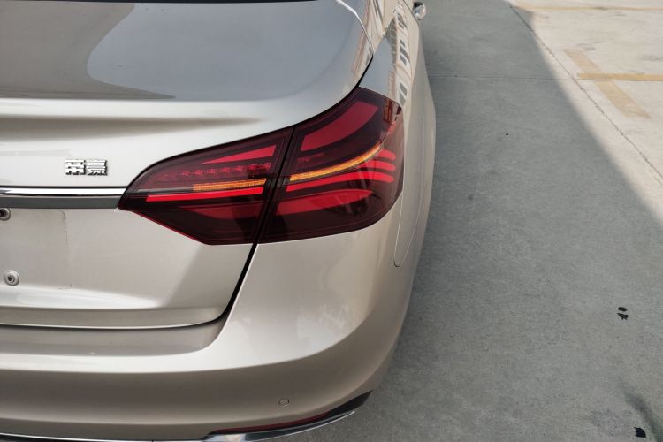 GEELY Emgrand 2018 car image #8
