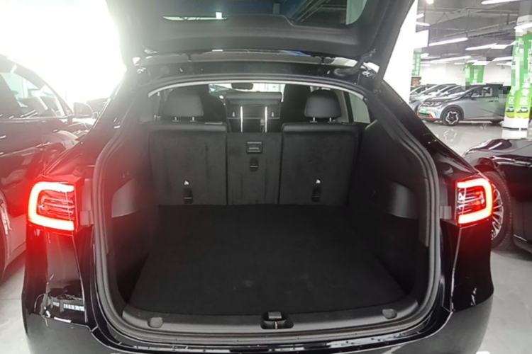 Tesla Model Y 2023 #19 Tesla Model Y 2023 car image #19