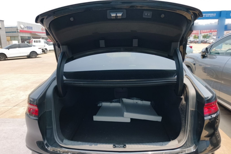 BYD Han 2024 car image #19
