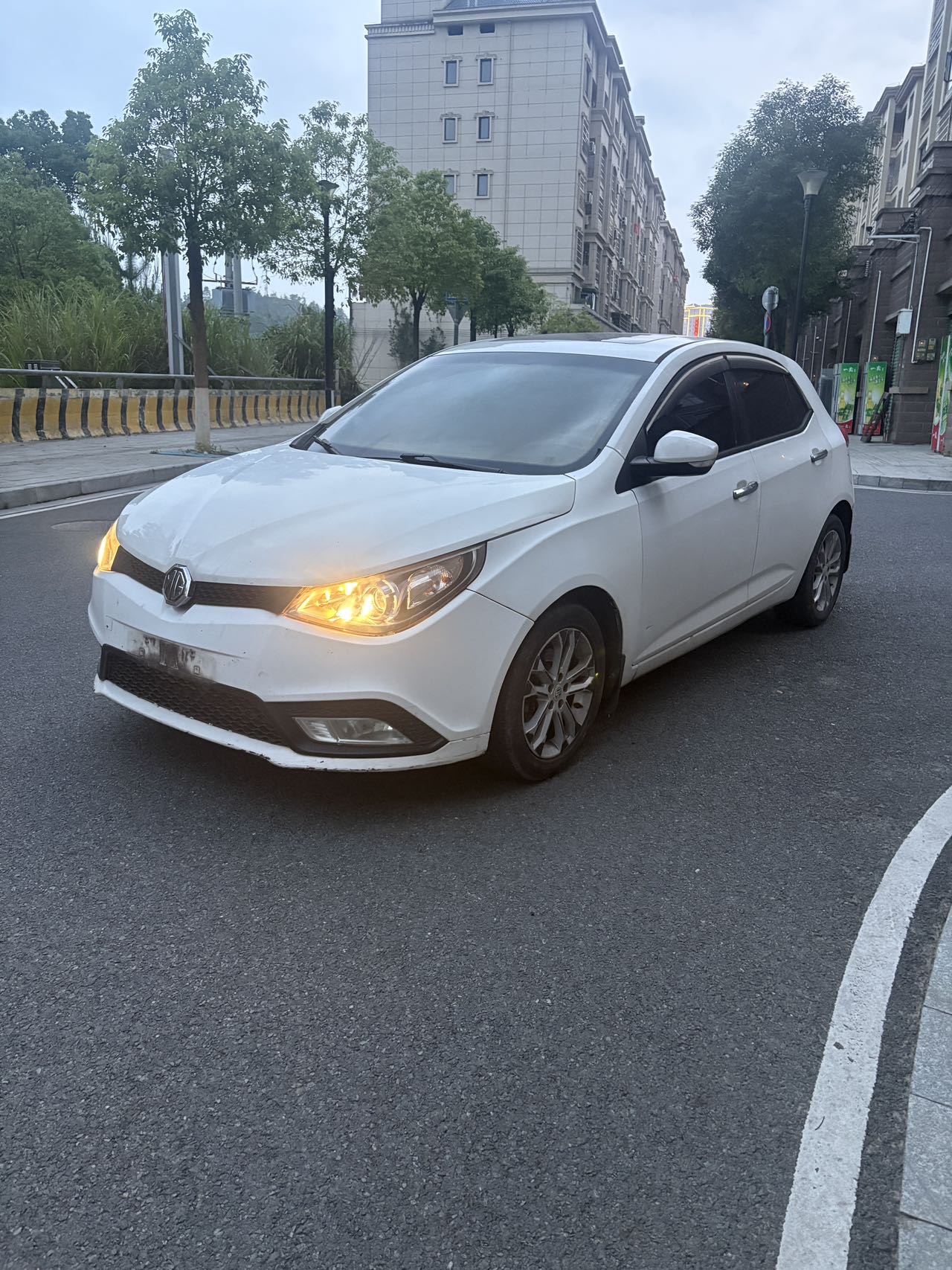 MG 5 2013 MG 5 2013 image de voiture