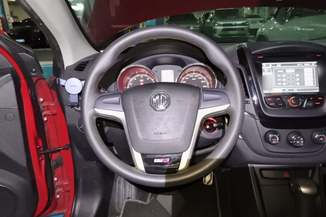 MG 5 2014 car image #22