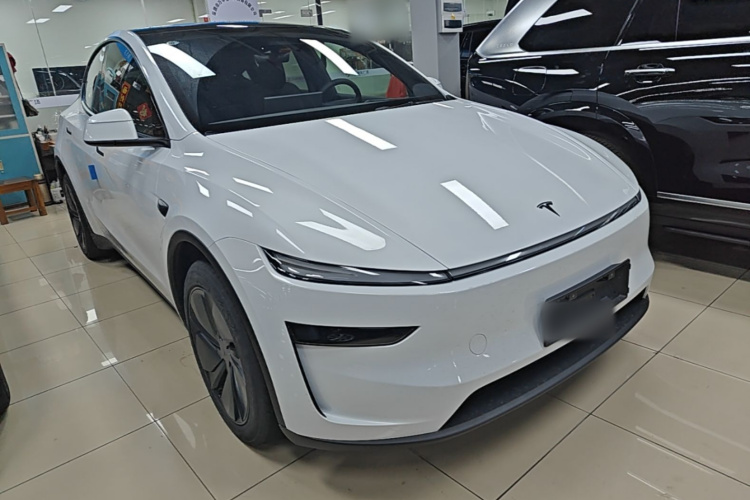 Tesla Model Y 2026 #4 Tesla Model Y 2026 car image #4