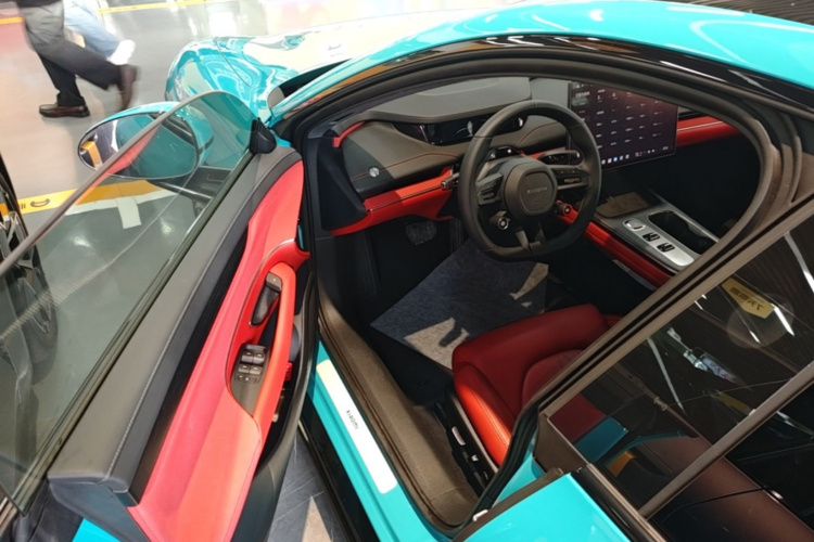 MI SU7 2025 immagine di auto #12