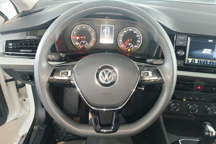 Volkswagen Lavida 2019 car image #15