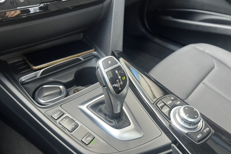 BMW 3 Series 2017 #16 BMW 3 Series 2017 car image #16