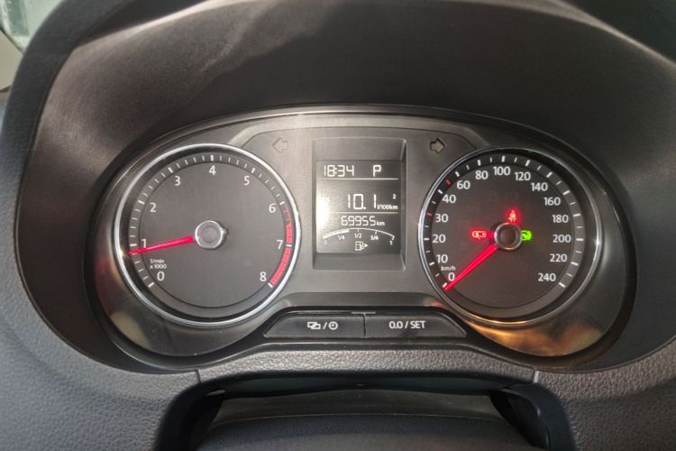 Volkswagen Polo 2016 car image #12