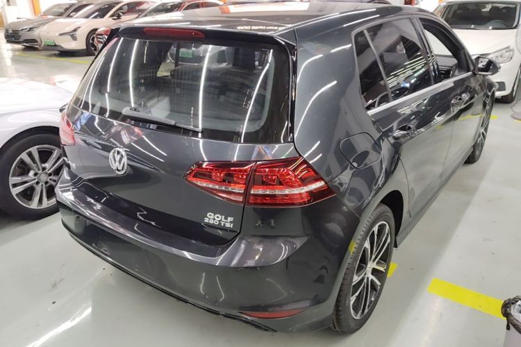 Volkswagen Golf 2017 car image #7