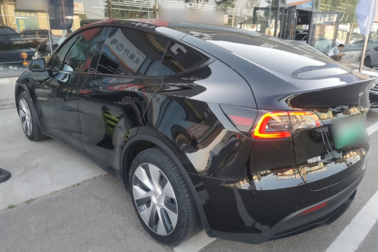 Tesla Model Y 2023 car image #5