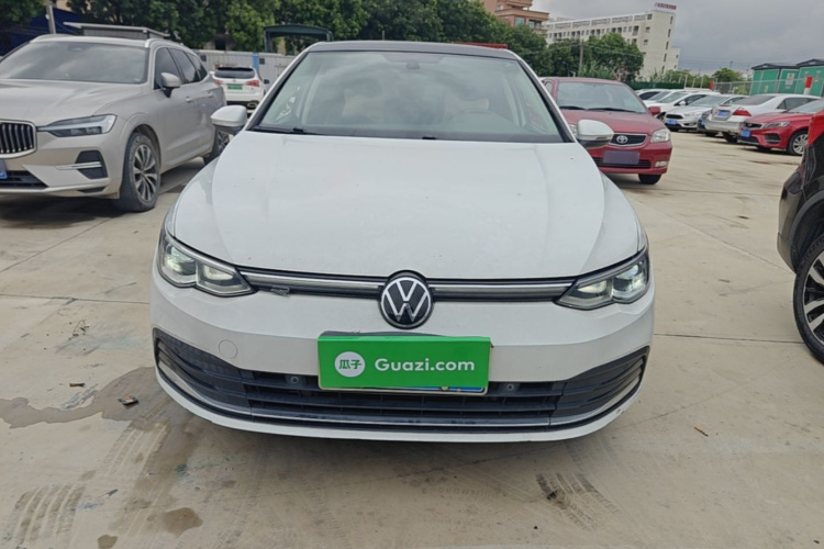 Volkswagen Golf 2021 car image #3