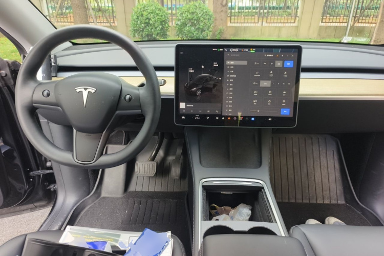 Tesla Model Y 2023 #7 Tesla Model Y 2023 car image #7