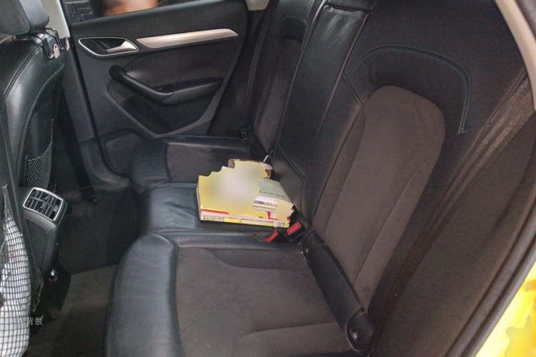Audi Q3 2016 car image #19