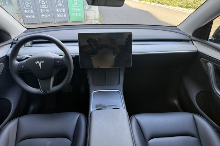 Tesla Model Y 2024 #10 Tesla Model Y 2024 car image #10