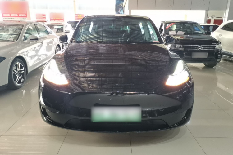 Tesla Model Y 2023 car image #3